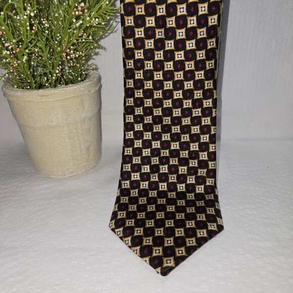 FERRELL REED 100% SILK MENS TIE BLACK GOLD SQUARE PRINT EXCELLENT CONDITION - Picture 1 of 5
